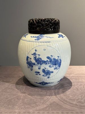 A Chinese blue and white 'playing boys' vase and wooden cover, Kangxi — photo 5