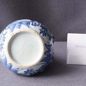A Chinese blue and white 'pomegranate' kendi, Wanli — 照片 11