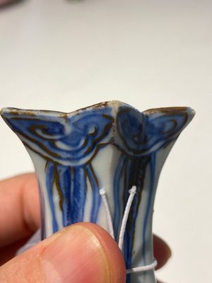 A Chinese blue and white 'pomegranate' kendi with gilt highlights, Wanli — photo 19