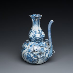 A Chinese blue and white 'pomegranate' kendi with gilt highlights, Wanli — photo 1