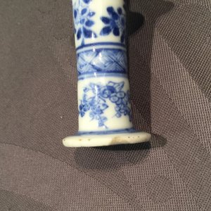 A Chinese blue and white porcelain candlestick and a miniature teapot, 18th C. — foto 10