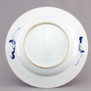 A Chinese blue and white porcelain landscape dish, 3 smaller plates and a saucer, Kangxi, ca. 1700 — 照片 7