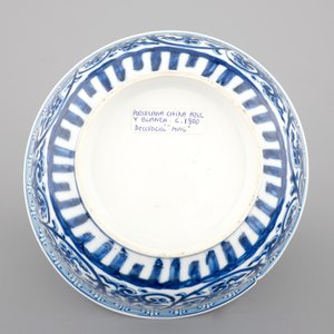 A Chinese blue and white porcelain lotus scroll bowl, 19/20th C. — photo 6