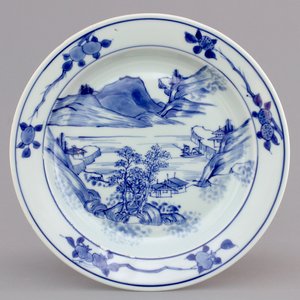 A Chinese blue and white porcelain "Master of the Rocks" plate, Kangxi, ca. 1670 — 照片 1
