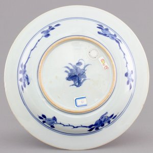 A Chinese blue and white porcelain "Master of the Rocks" plate, Kangxi, ca. 1670 — 照片 2