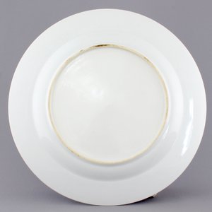 A Chinese blue and white porcelain plate after Cornelis Pronk: "Dames au parasol", 18th C. — photo 2