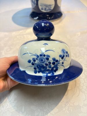 A Chinese blue and white powder-blue-ground 'He Xiangu 何仙姑' vase and cover, 19th C. — photo 11