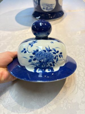 A Chinese blue and white powder-blue-ground 'He Xiangu 何仙姑' vase and cover, 19th C. — photo 12