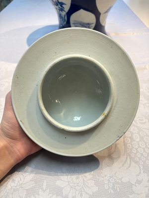 A Chinese blue and white powder-blue-ground 'He Xiangu 何仙姑' vase and cover, 19th C. — photo 13