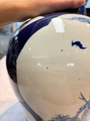 A Chinese blue and white powder-blue-ground 'He Xiangu 何仙姑' vase and cover, 19th C. — photo 9