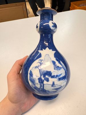 A Chinese blue and white powder-blue-ground hookah base, Kangxi — 照片 1