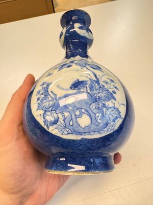 A Chinese blue and white powder-blue-ground hookah base, Kangxi — 照片 12