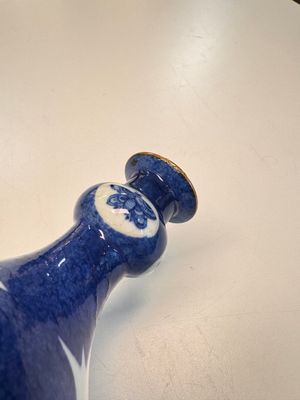 A Chinese blue and white powder-blue-ground hookah base, Kangxi — 照片 15