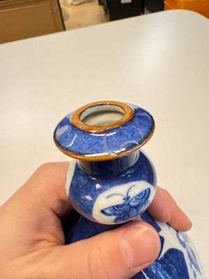 A Chinese blue and white powder-blue-ground hookah base, Kangxi — 照片 17