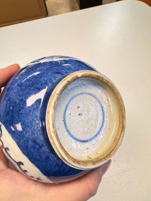 A Chinese blue and white powder-blue-ground hookah base, Kangxi — 照片 19