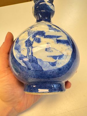 A Chinese blue and white powder-blue-ground hookah base, Kangxi — 照片 3