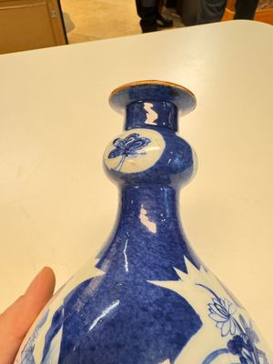 A Chinese blue and white powder-blue-ground hookah base, Kangxi — 照片 5
