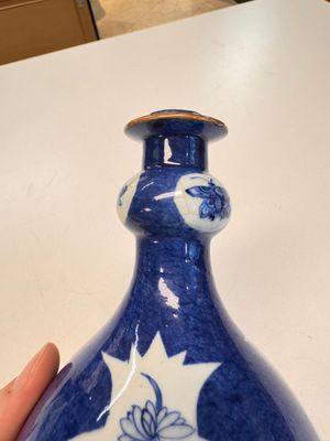 A Chinese blue and white powder-blue-ground hookah base, Kangxi — 照片 8