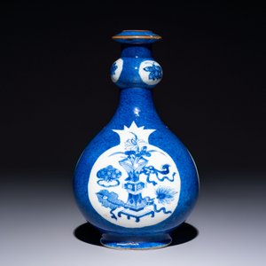 A Chinese blue and white powder-blue-ground hookah base, Kangxi — 照片 2