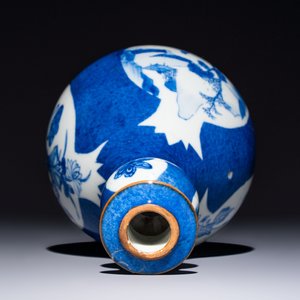 A Chinese blue and white powder-blue-ground hookah base, Kangxi — 照片 5