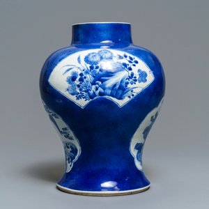 A Chinese blue and white powder blue-ground vase, Kangxi — 照片 2