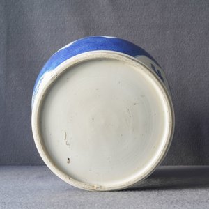 A Chinese blue and white powder blue-ground vase, Kangxi — 照片 20