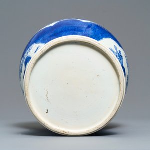 A Chinese blue and white powder blue-ground vase, Kangxi — 照片 6