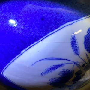 A Chinese blue and white powder blue-ground vase, Kangxi — 照片 9