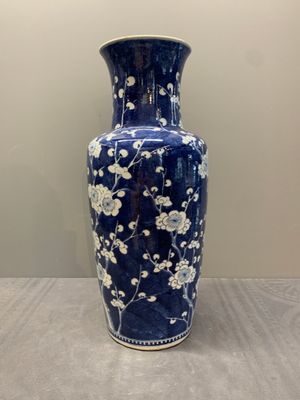 A Chinese blue and white 'prunus on breaking ice' vase, 19th C. — photo 2