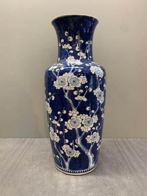 A Chinese blue and white 'prunus on breaking ice' vase, 19th C. — photo 3