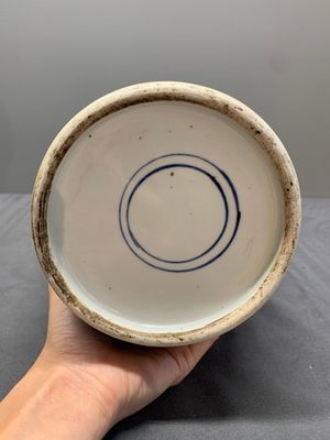 A Chinese blue and white 'prunus on breaking ice' vase, 19th C. — photo 6