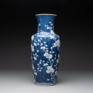 A Chinese blue and white 'prunus on breaking ice' vase, 19th C. — photo 2