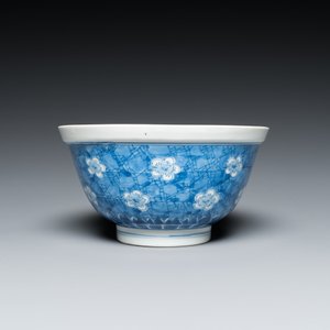 A Chinese blue and white 'prunus on cracked ice' bowl, Chenghua mark, Kangxi — photo 3