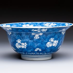 A Chinese blue and white 'Prunus on Cracked Ice' bowl, lingzhi mark, Kangxi — photo 1