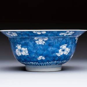 A Chinese blue and white 'Prunus on Cracked Ice' bowl, lingzhi mark, Kangxi — photo 2