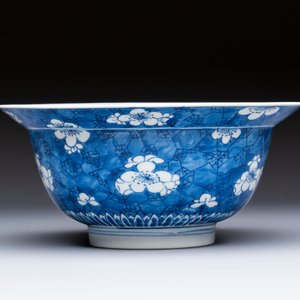A Chinese blue and white 'Prunus on Cracked Ice' bowl, lingzhi mark, Kangxi — photo 3
