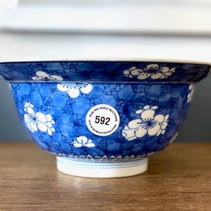 A Chinese blue and white 'prunus on cracked ice' klapmuts bowl, Kangxi — photo 16