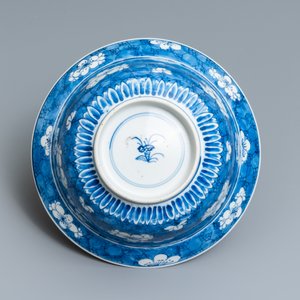 A Chinese blue and white 'prunus on cracked ice' klapmuts bowl, Kangxi — photo 7