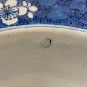 A Chinese blue and white 'prunus on cracked ice' klapmuts bowl, Kangxi — photo 9