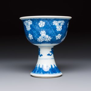 A Chinese blue and white 'Prunus on Cracked Ice' stem bowl, Kangxi — 照片 5