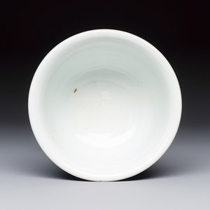 A Chinese blue and white 'Prunus on Cracked Ice' stem bowl — photo 6