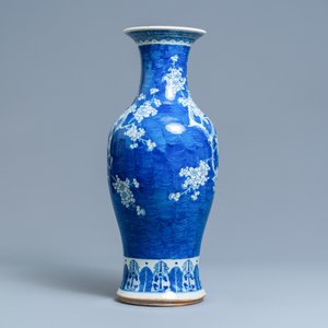 A Chinese blue and white 'prunus' vase, 19th C. — 照片 4
