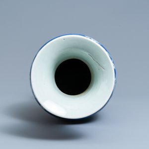 A Chinese blue and white 'prunus' vase, 19th C. — 照片 5