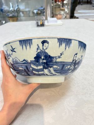A Chinese blue and white punch bowl with a lady and two boys in a garden, Qianlong — photo 1