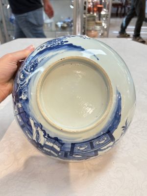 A Chinese blue and white punch bowl with a lady and two boys in a garden, Qianlong — photo 13