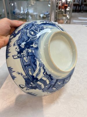 A Chinese blue and white punch bowl with a lady and two boys in a garden, Qianlong — photo 14