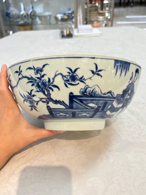 A Chinese blue and white punch bowl with a lady and two boys in a garden, Qianlong — photo 6