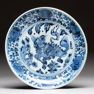 A Chinese blue and white 'qilin' dish, Hongzhi/Zhengde — photo 1