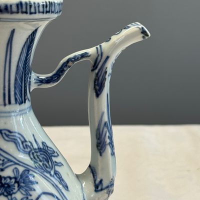 A Chinese blue and white 'Qilin' ewer and cover — photo 11