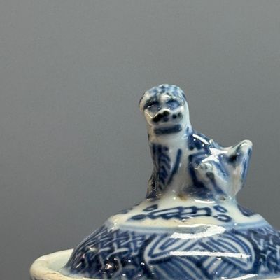 A Chinese blue and white 'Qilin' ewer and cover — photo 2